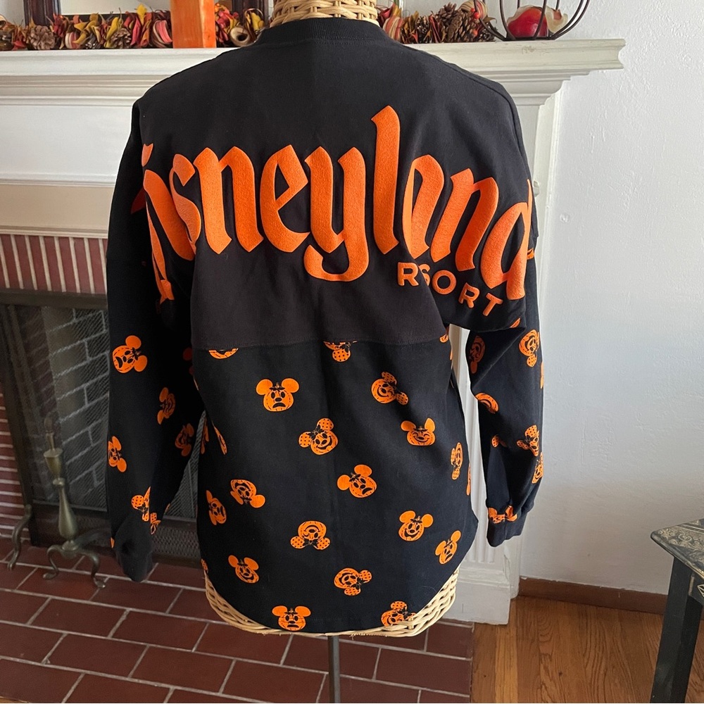 Disneyland resort Halloween pumpkins spirit jersey XS